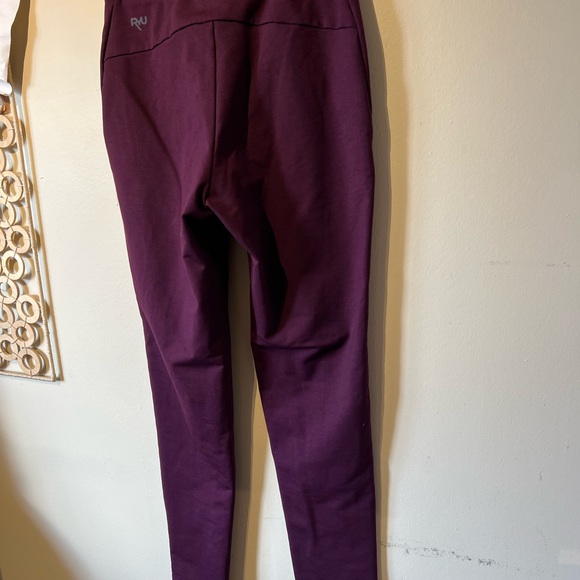 RYU made in Canada polyester/ Lycra burgundy pants… - Picture 7 of 8